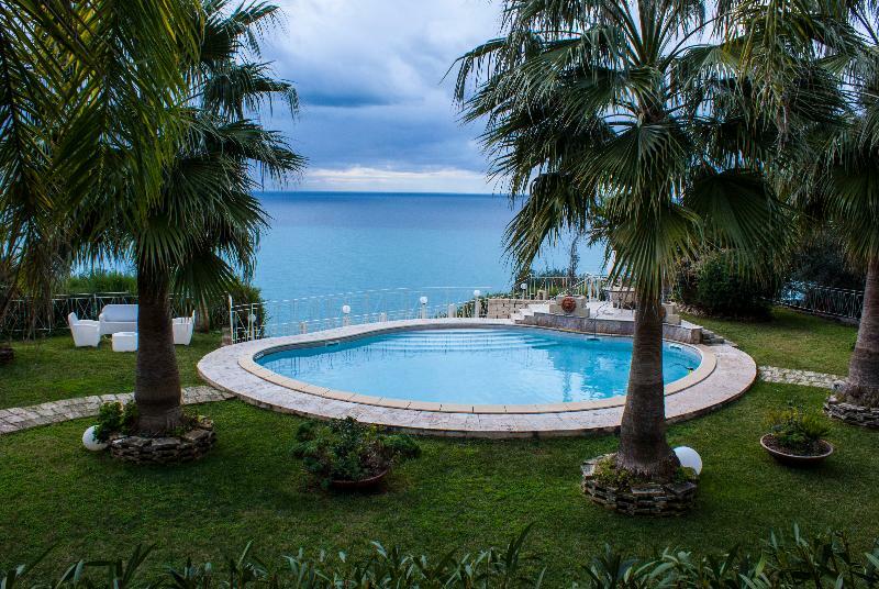 Caposperone Resort Palmi Exteriér fotografie